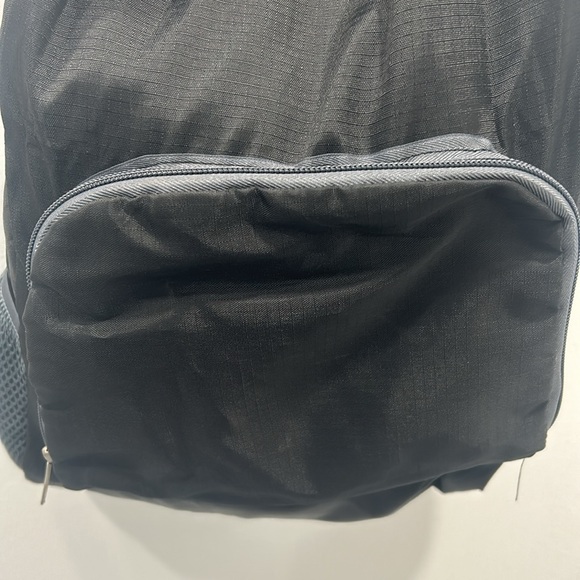Packable backpack, nap-sac for travel - Picture 4 of 5